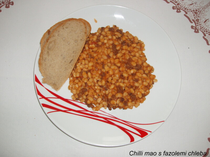 Chilli mao s fazolemi chleba